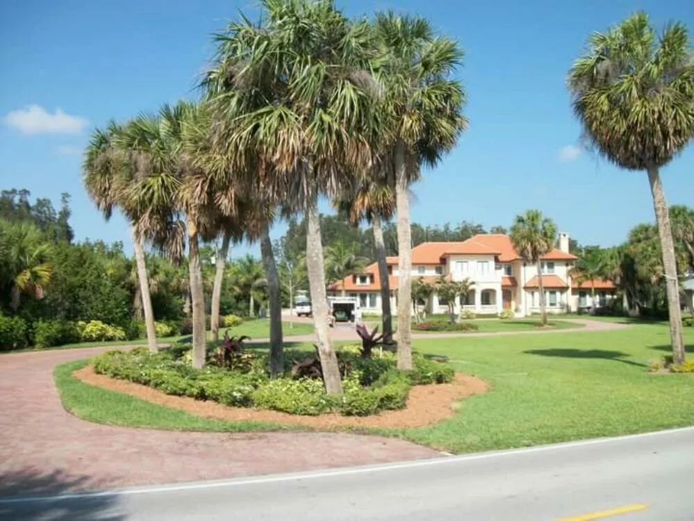 Expert yard cleanup service in Fort Pierce, FL - D & R Landscaping & Excavation