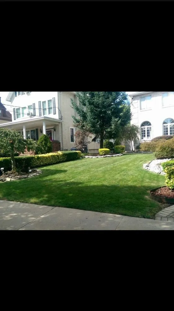 Expert lawn mowing service experts serving Bayonne, NJ - D & R Landscaping