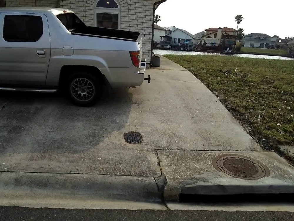 Professional yard maintenance in corpus christi, TX - D & R Landscaping