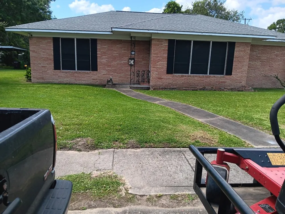 Top-rated yard maintenance for homes across Saint Martinville, LA - D and D Lawn And Pressure Washing Services