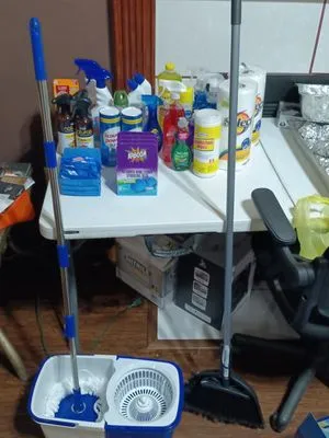 D And D Royal Touch Cleaning Logo