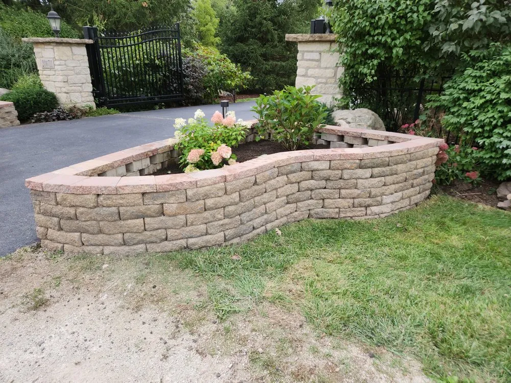 Local landscaping services experts serving Elgin, IL - D and L Landscaping and Services