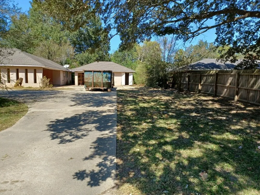 Professional garden landscaping in Opelousas, LA - D and L lawn and Pressure Washing