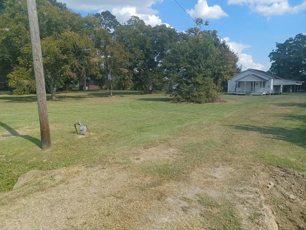 Local landscape design in Opelousas, LA - D and L lawn and Pressure Washing