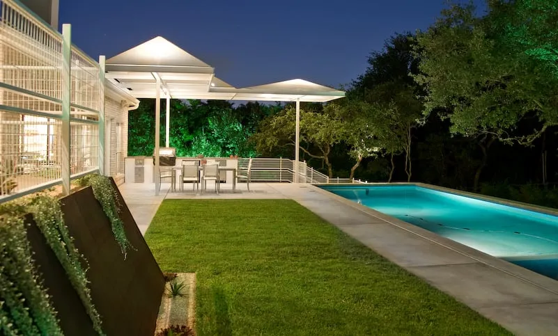 Top-rated lawn care service for year-round maintenance in Austin, TX by D-CRAIN