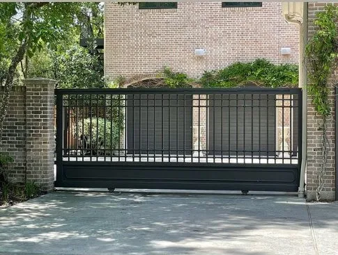 Top-rated lawn mowing service in Sugar Land, TX - D-Fence Customs