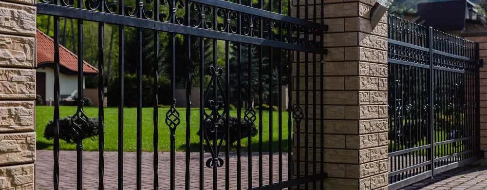 Trusted garden landscaping for year-round maintenance across Sugar Land, TX - D-Fence Customs