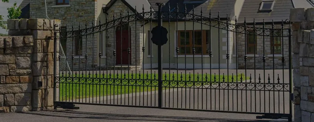 Trusted lawn care service experts serving Sugar Land, TX - D-Fence Customs