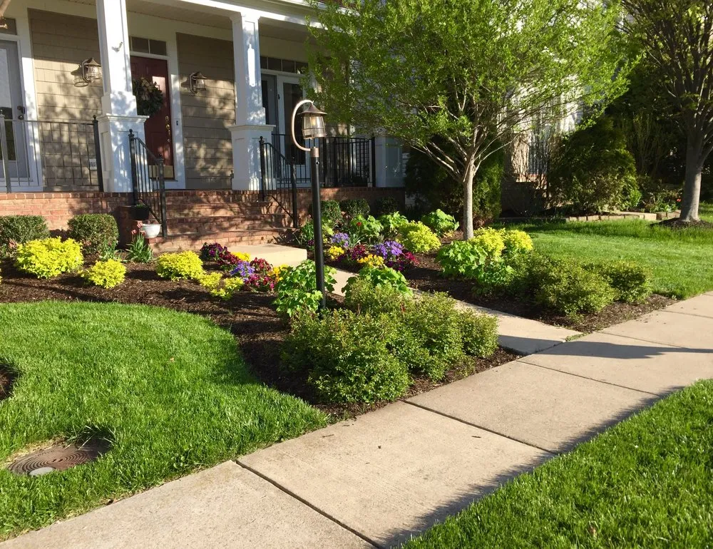Custom garden landscaping for beautiful yards in Gainesville, VA by D H Custom Scapes