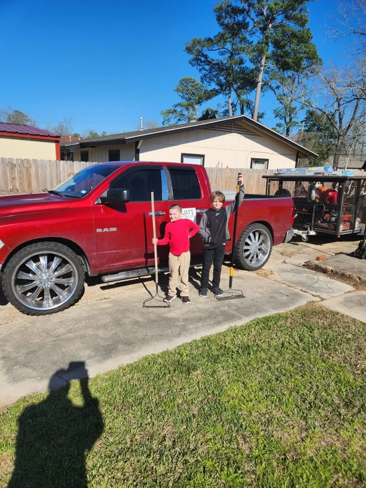 Top-rated lawn care service in Beaumont, TX by D Jays Kuttin Close