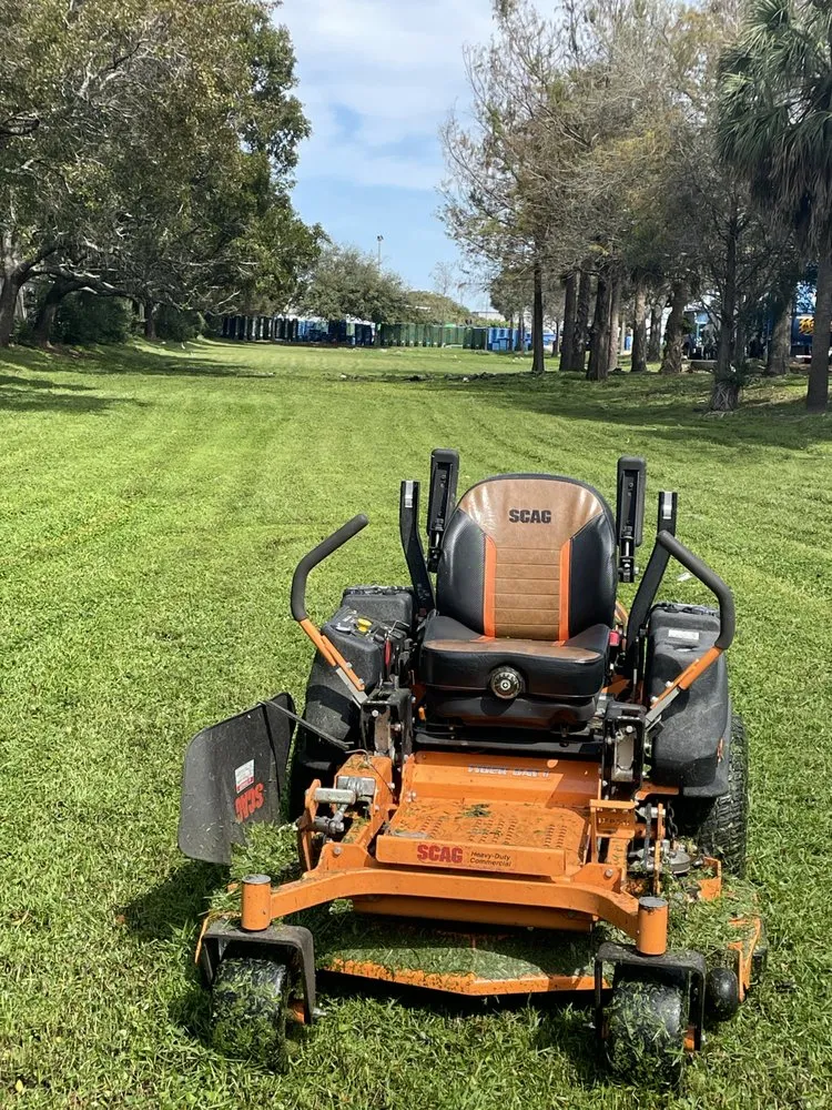 Expert lawn care service experts serving Lantana, FL - D M L Landscaping Service