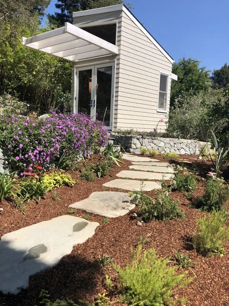 Reliable lawn mowing service in San Rafael, CA - D' ROJAS LANDSCAPE