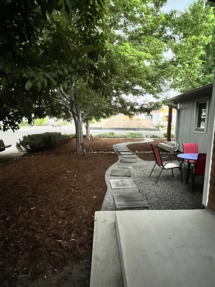 Top-rated yard cleanup service for beautiful yards across Boulder, CO - D. Silva Landscaping