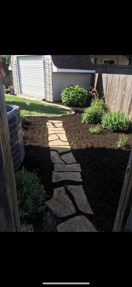 Custom yard maintenance experts serving Sadorus, IL - D. Stacy Landscaping