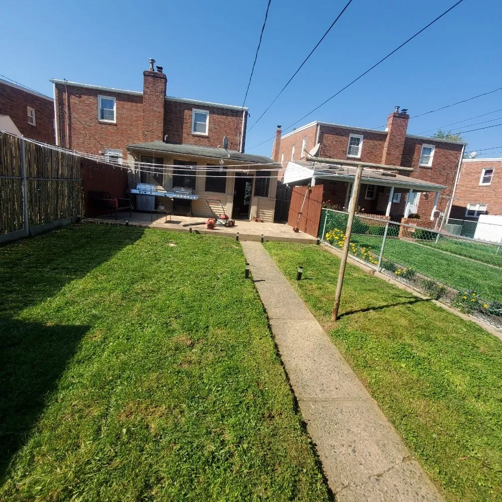 Affordable yard maintenance experts serving Philadelphia, PA - D W Lawn Care