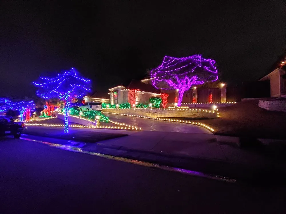 Top-rated yard maintenance in Commerce, TX - D-Z Landscape And Christmas Lights