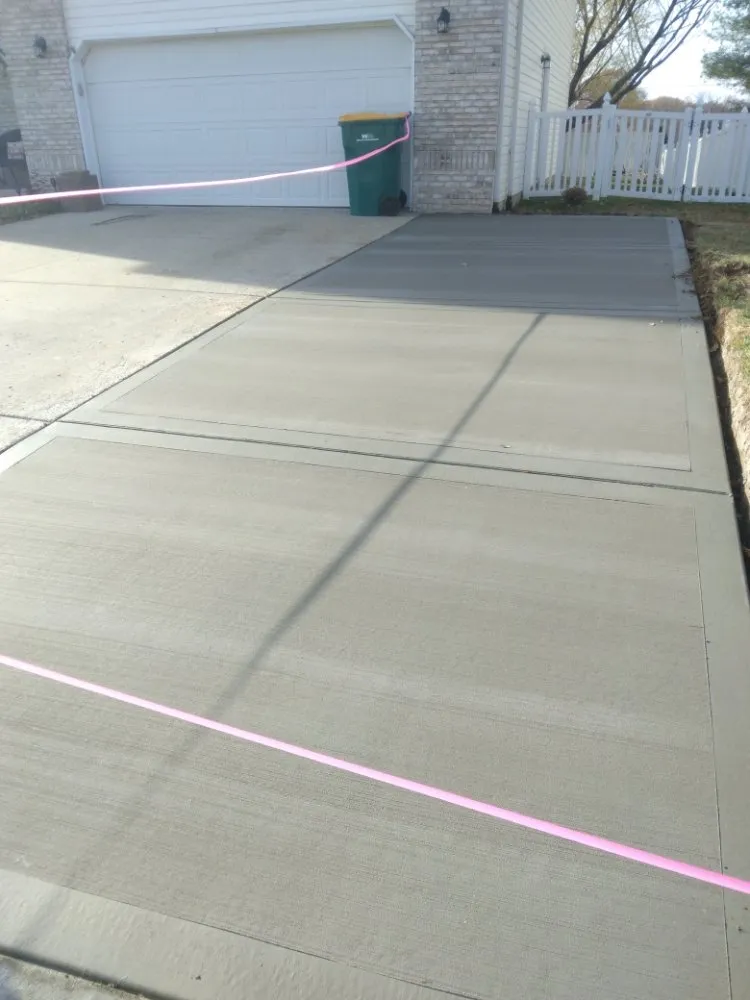 Top-rated outdoor landscaping with custom design in Belleville, IL by DA Concrete & Landscaping