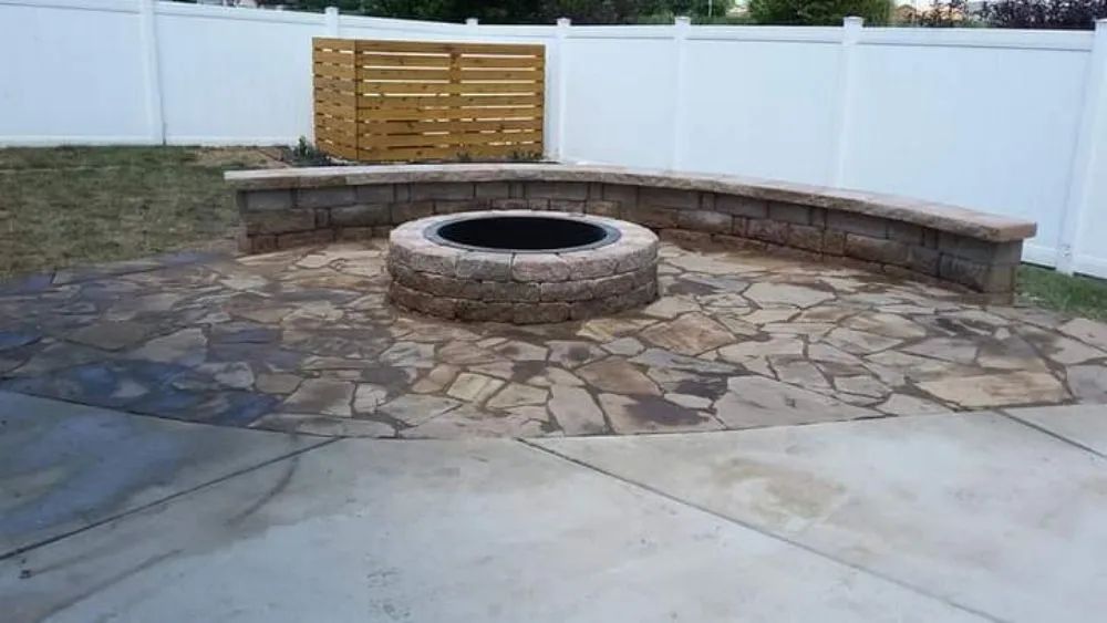 Custom lawn mowing service in Belleville, IL by DA Concrete & Landscaping