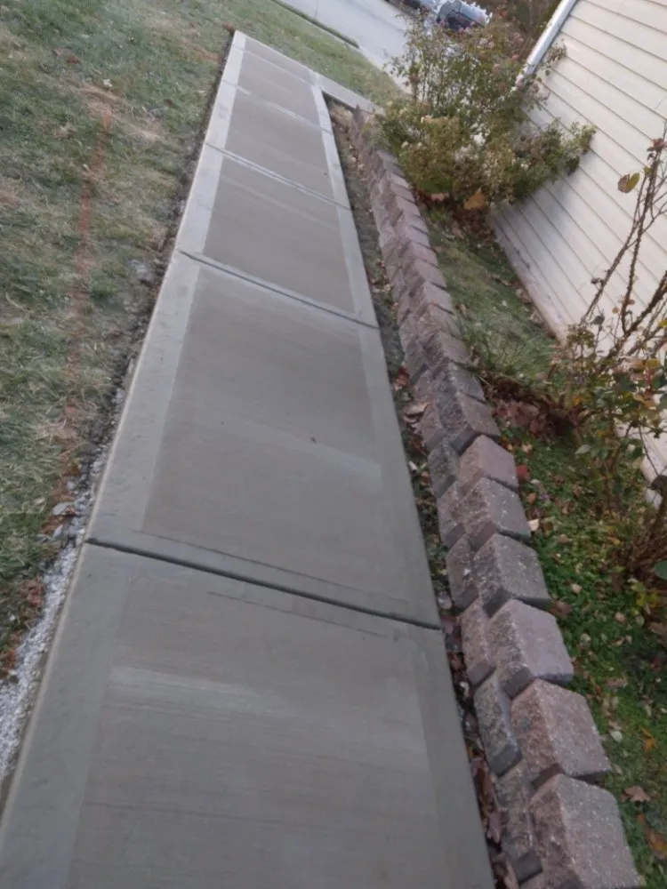 Top-rated landscaping services for homes in Belleville, IL by DA Concrete & Landscaping