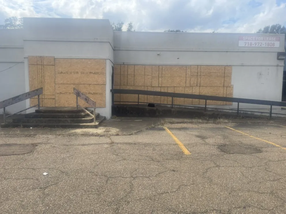 Custom lawn care service near you in Jackson, MS by Da Grass king