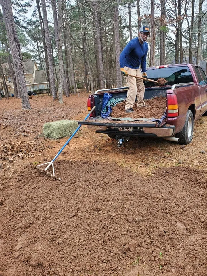Local yard maintenance in Newnan, GA - DA Landscaper Enhancer