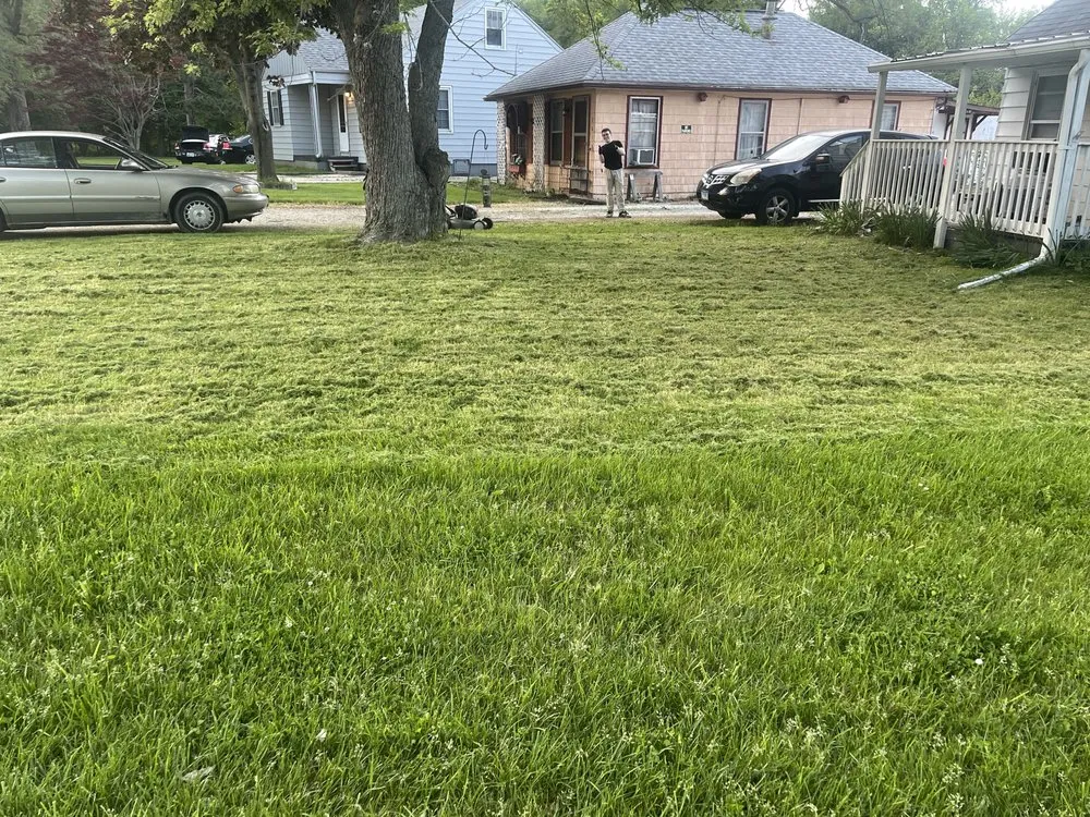 Local yard maintenance in Creve Coeur, IL by D.A lawncare + powerwashing