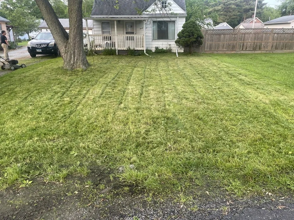 Top-rated residential landscaping in Creve Coeur, IL - D.A lawncare + powerwashing