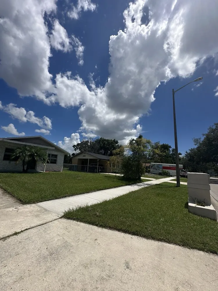 Local lawn care service in Orlando, FL - Dad Services