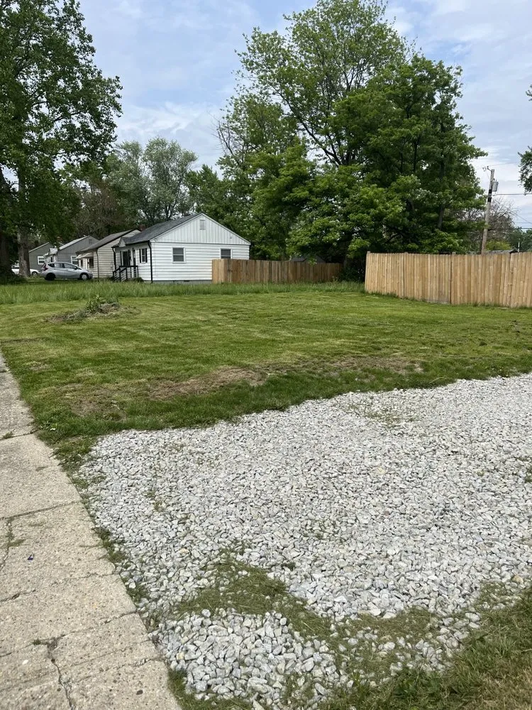 Reliable yard maintenance for residential properties in Anderson, IN by Dad’s Lawn Care Landscaping