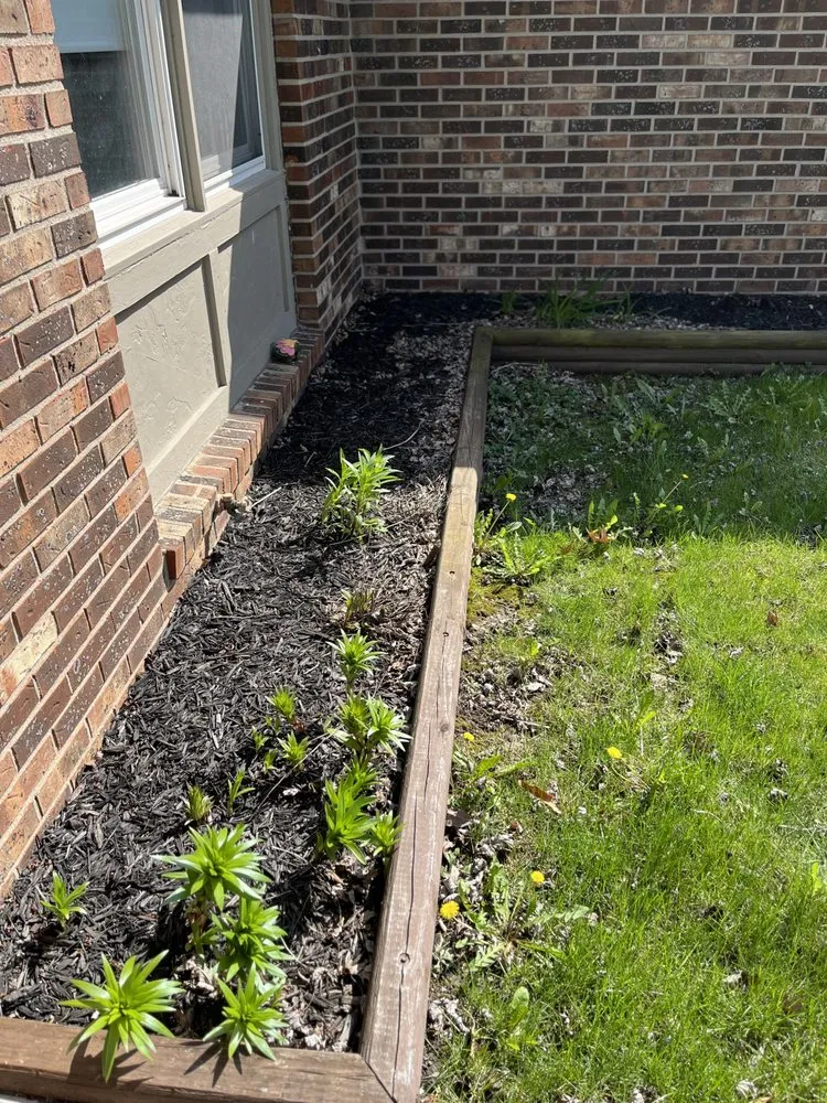 Expert garden landscaping experts serving Anderson, IN - Dad’s Lawn Care Landscaping