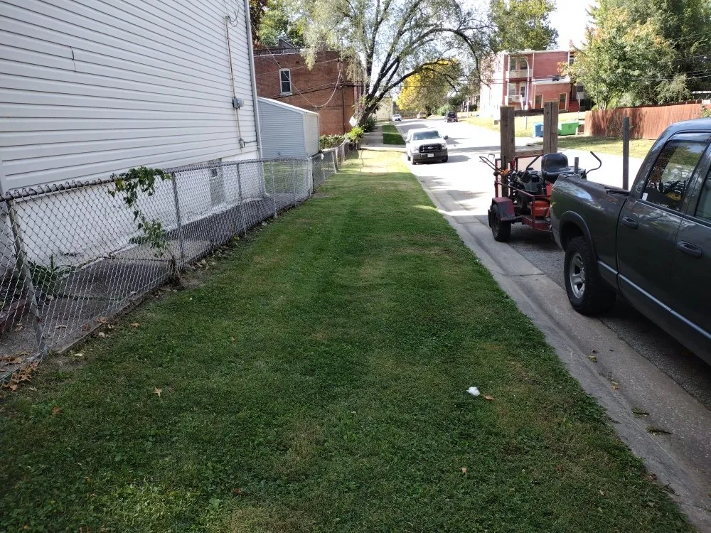 Top-rated lawn care service in Granite City, IL - Dad's POV Lawn Care