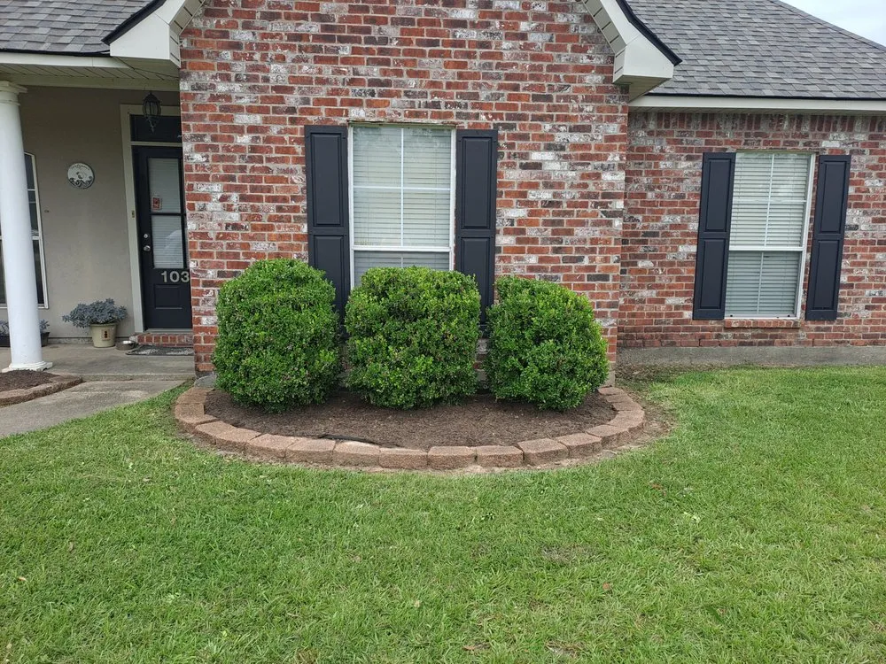 Top-rated lawn care service with custom design across Denham Springs, LA - Daigre's Lawn Care