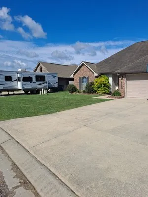 Daigre's Lawn Care Logo