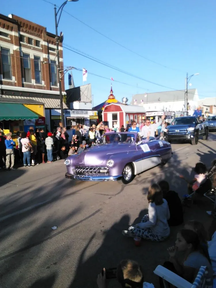 Trusted yard cleanup service experts serving Evansville, IN - Daily Lawn & Landscape