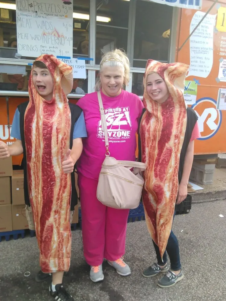 Professional yard cleanup service experts serving Evansville, IN - Daily Lawn & Landscape