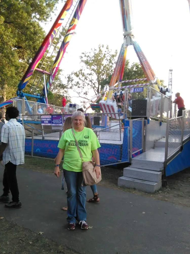 Expert yard cleanup service in Evansville, IN by Daily Lawn & Landscape