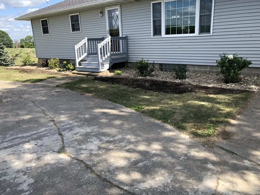 Expert landscape installation experts serving Ollie, IA - Daisy Dew Landscaping