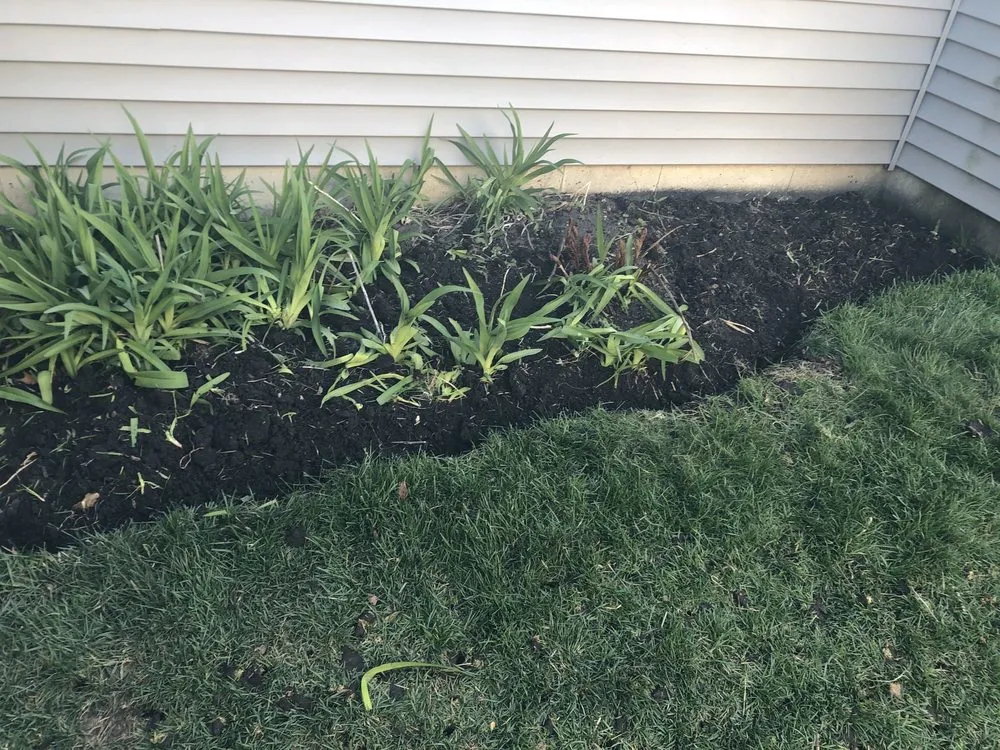 Professional landscaping services with custom design across Aurora, IL - DAISY'S LANDSCAPING & SNOW