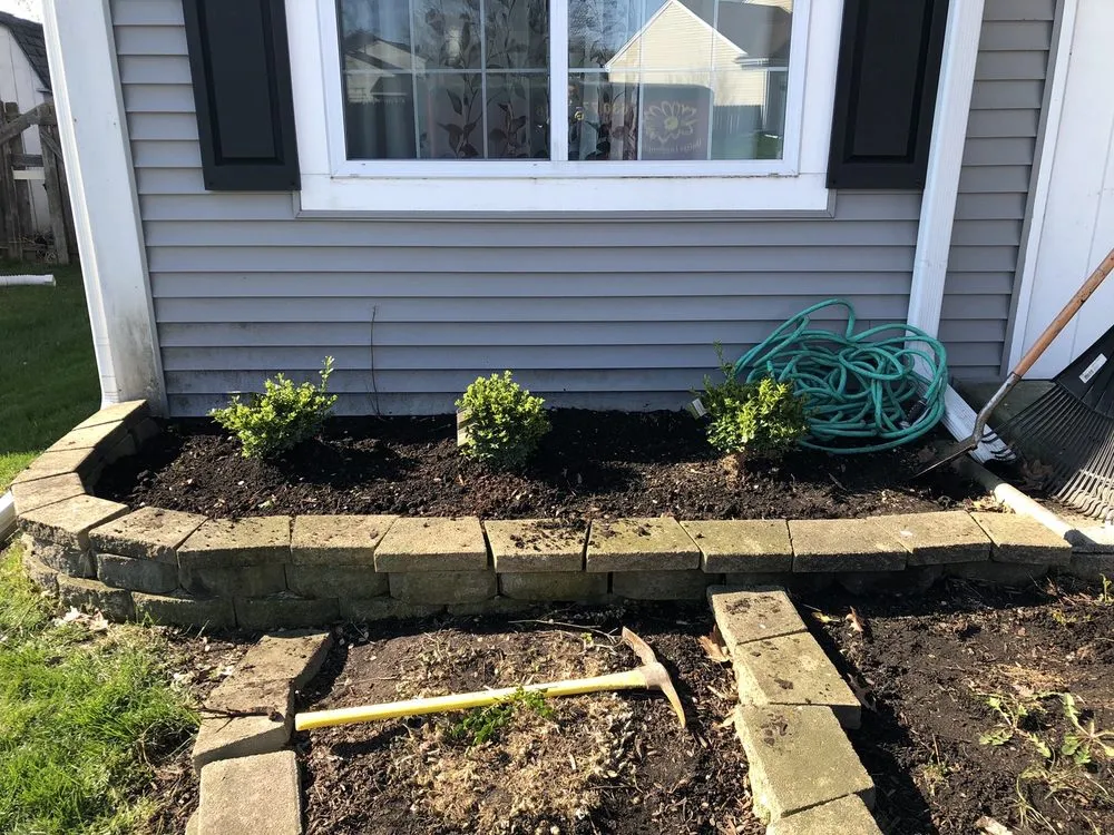 Affordable lawn mowing service experts serving Aurora, IL - DAISY'S LANDSCAPING & SNOW