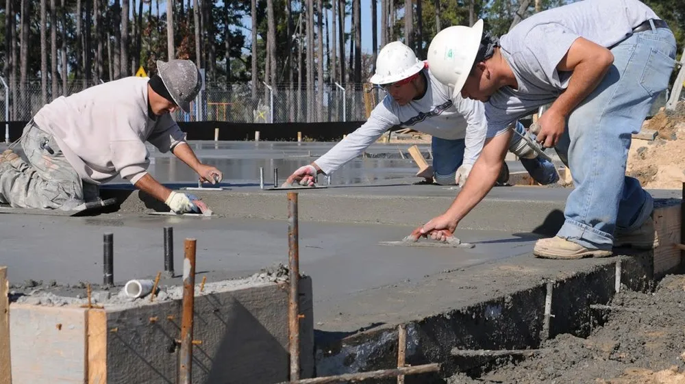 Expert lawn care service experts serving Baton Rouge, LA - Dakin Home Improvements