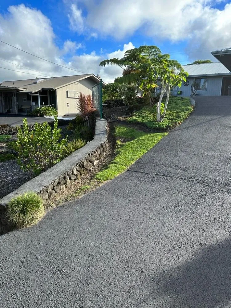 Professional lawn care service experts serving Hilo, HI - Dakine Lawn Care Services