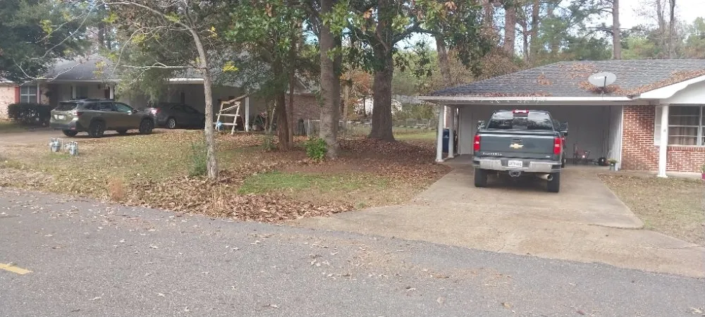 Reliable yard maintenance near you across Pineville, LA - Daklevs mowing and landscaping