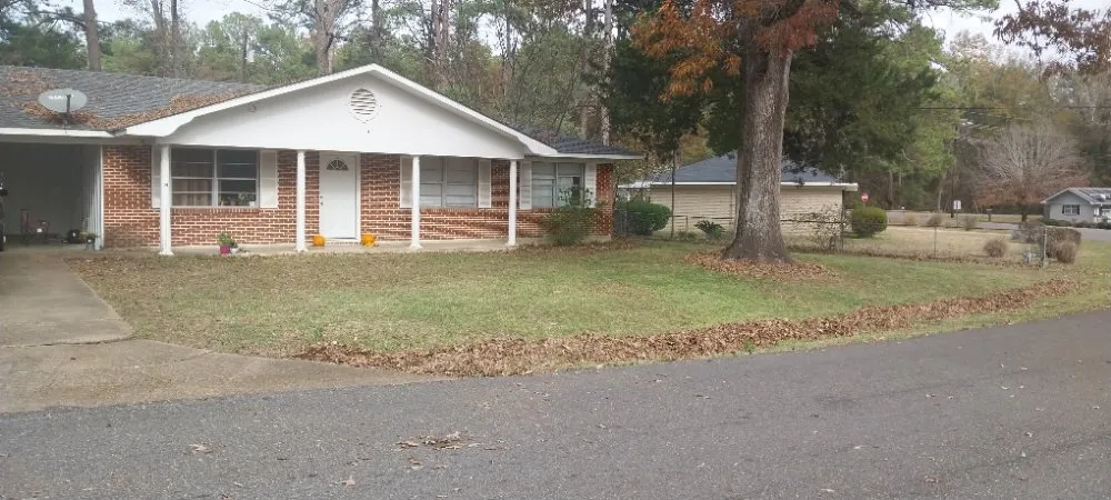 Professional landscape installation experts serving Pineville, LA - Daklevs mowing and landscaping