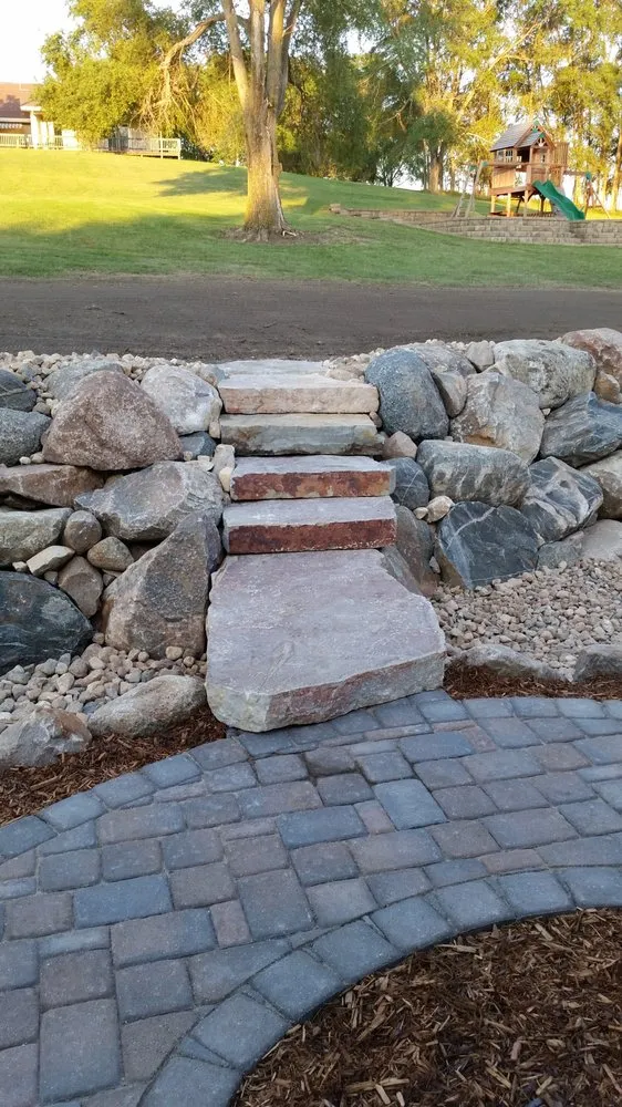 Expert garden landscaping experts serving Wahpeton, ND - Dakota Designs