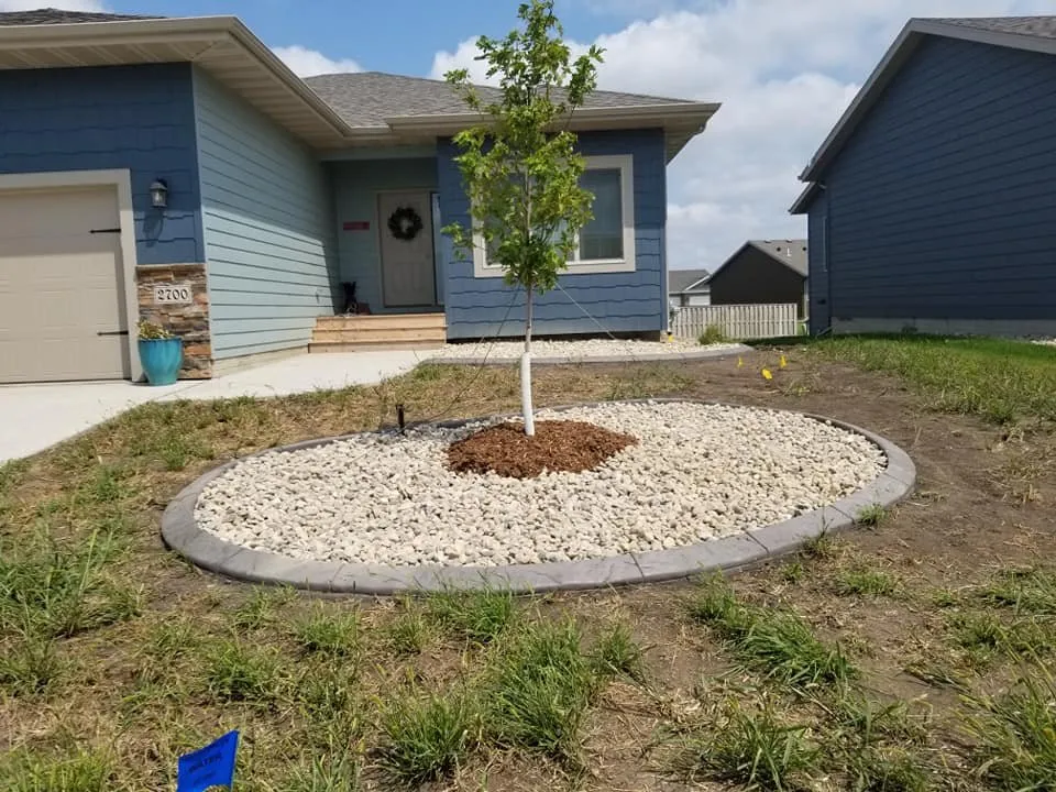 Top-rated lawn mowing service in Sioux Falls, SD by Dakota Maintenance