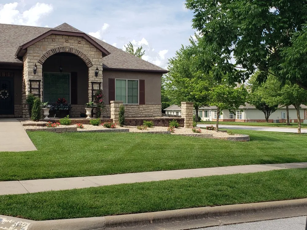 Expert garden landscaping in Springfield, MO - Dakota's Landscaping