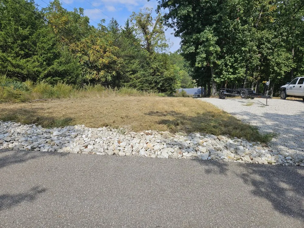 Affordable landscaping services experts serving Gravois Mills, MO - Dal Tractor Services