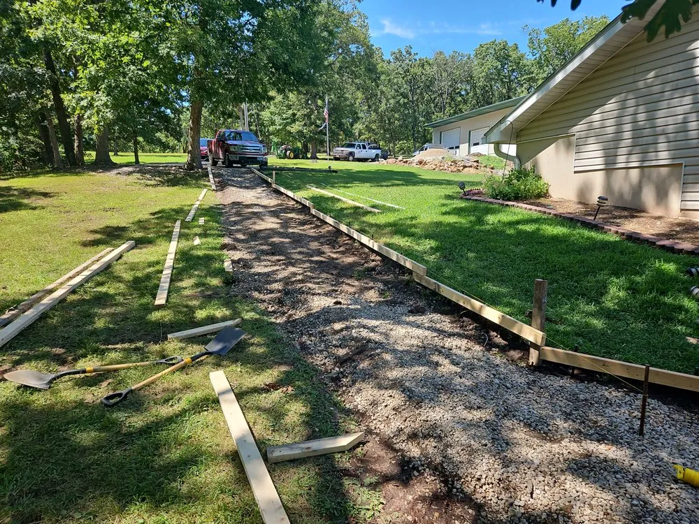 Custom yard cleanup service in Gravois Mills, MO by Dal Tractor Services