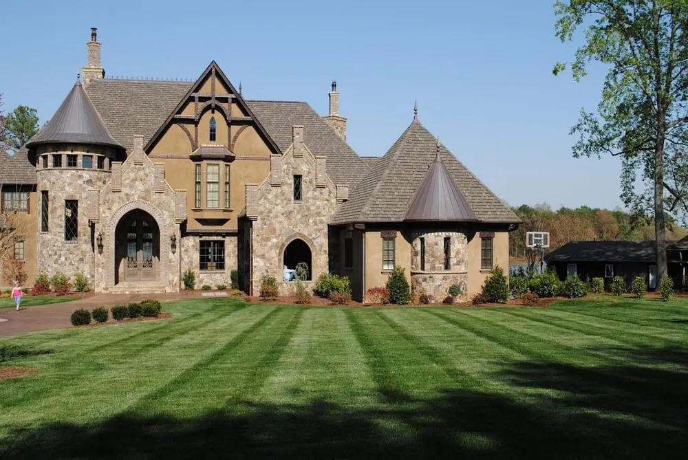 Reliable yard maintenance experts serving Mooresville, NC - DalaCasa Landscape Management