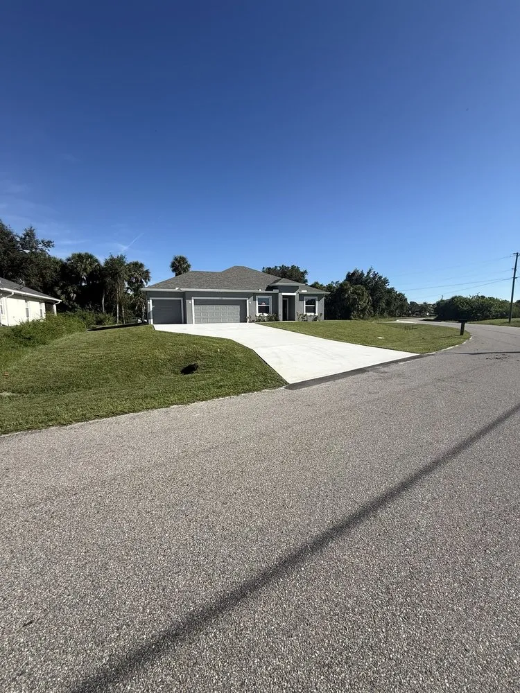 Professional yard cleanup service for outdoor upgrades in Pt Charlotte, FL by Dalas Lawn Service